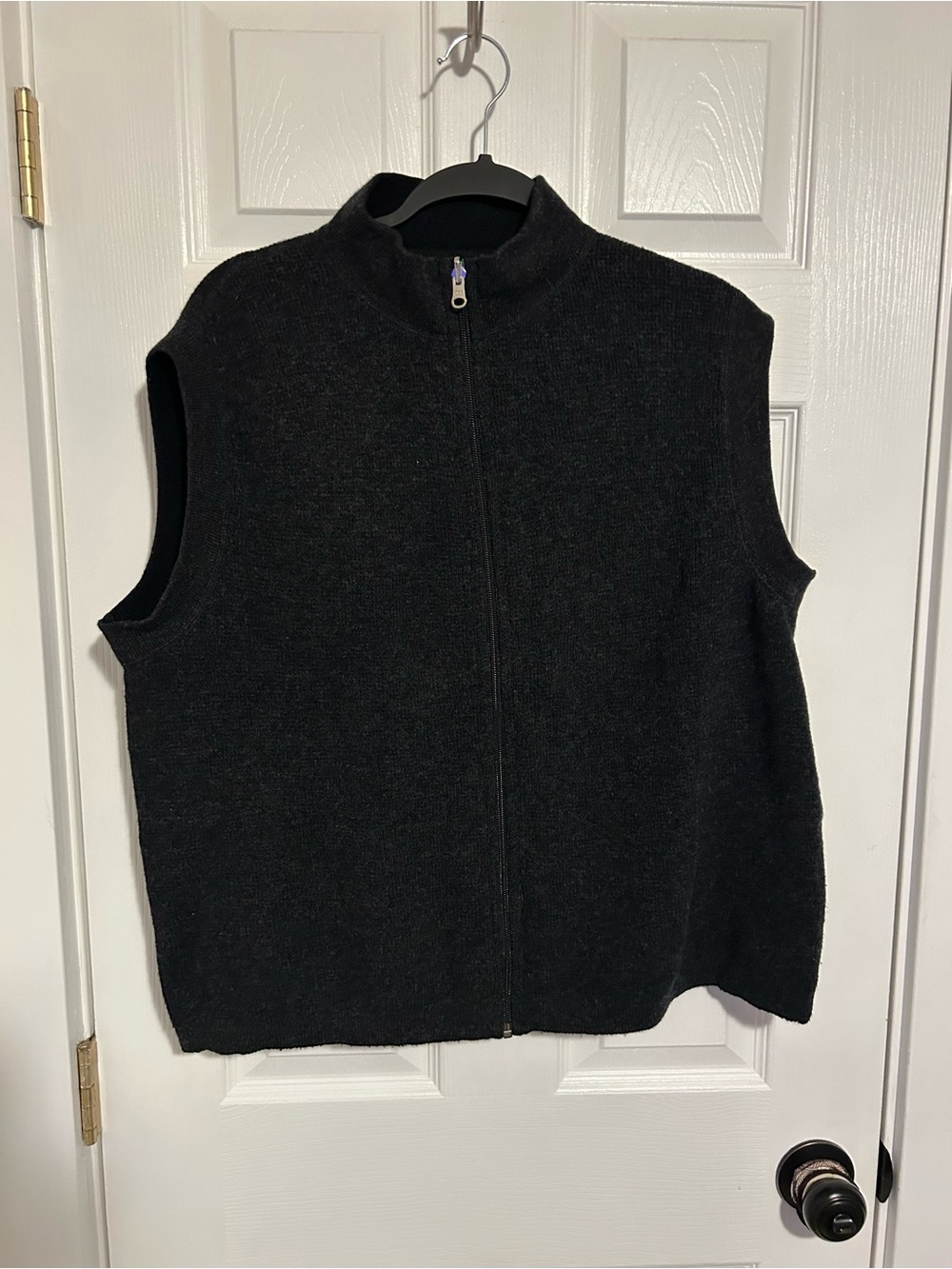 United Colors Of Benetton Men's Black Sleeveless Zip Sweater Vest